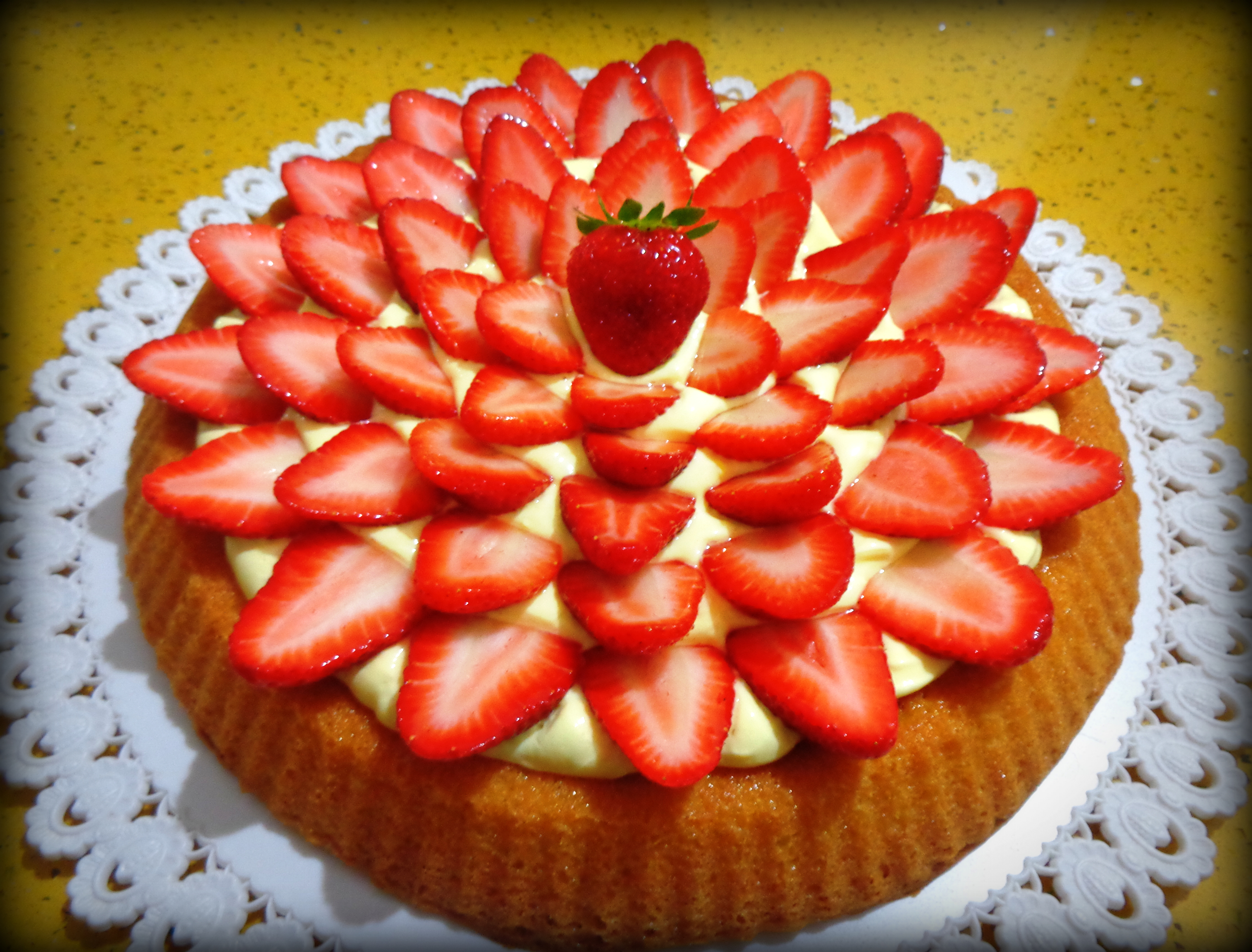 TORTA SOFFICE CON FRAGOLE